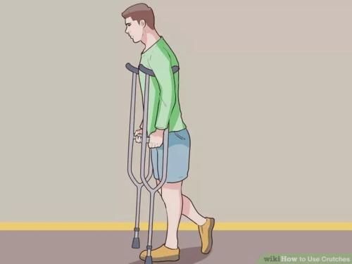 辅具知识腋拐步行方法