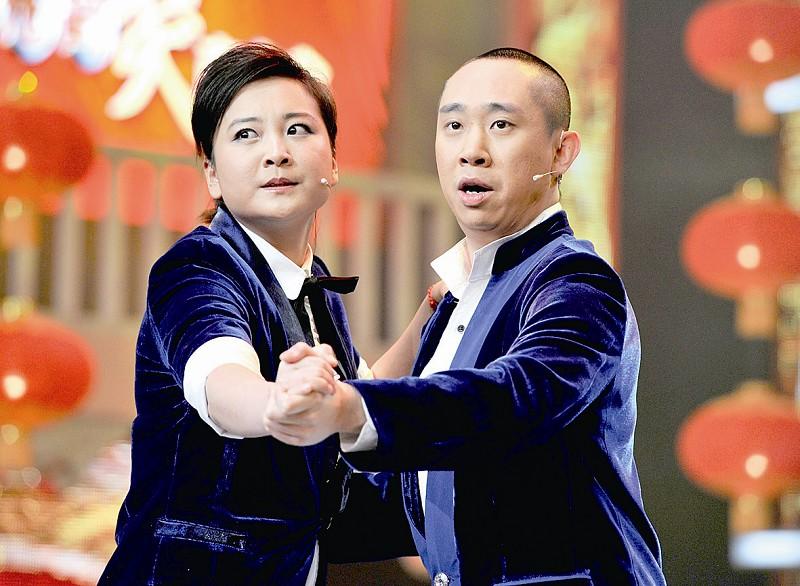 同是冯巩徒弟共事多年,贾玲独当一面,白凯南赢草根选手还被质疑