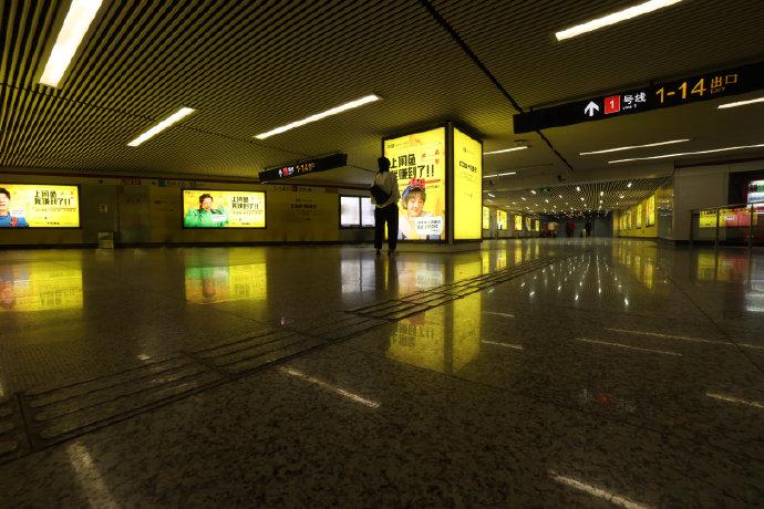 上海双十一后的地铁站##看我如何节后鱼生