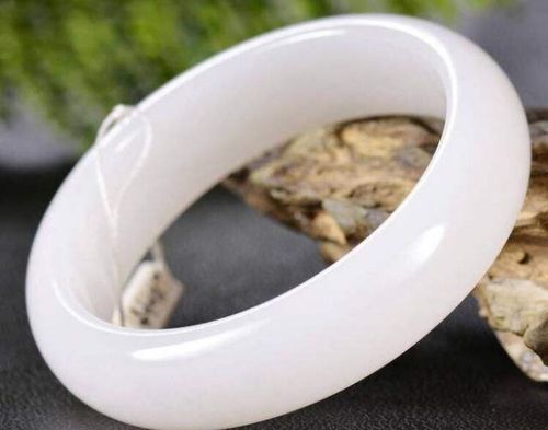 羊脂玉鉴定方法,你买的手镯真的是羊脂玉吗?
