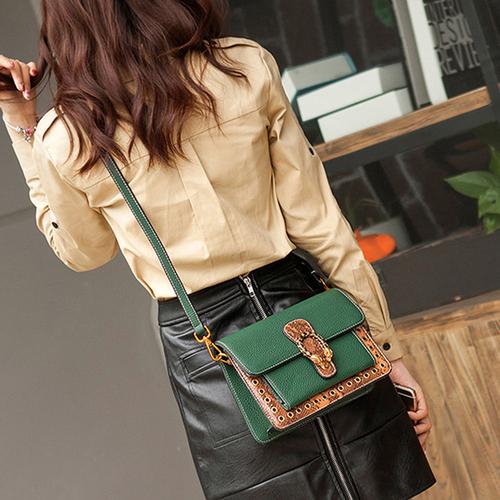 春夏上新款蛇头皮纹小方包女生斜挎包潮流女士单肩包铆钉女包 2019