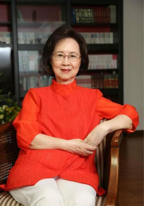 琼瑶个人感情经历琼瑶的情史远比于正道歉更精彩