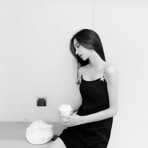 三色堇儿自截自调黑白女头