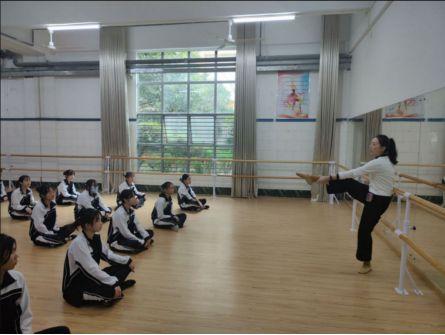 记惠州市万方综合职业高级中学一堂别开生面的舞蹈公开课