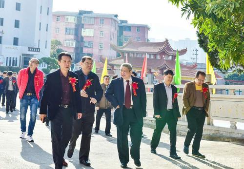 永春华侨中学第八届校董会成立庆祝暨校门楼重修焕彩揭牌仪式