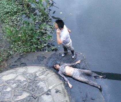 女子落水却被一名男子相救, 醒来的一句话让男子傻眼