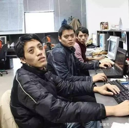 搞笑日常:朋友成网吧大神,网吧有吸引他的味道,家也不