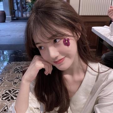 让人过目不忘的微信女生头像简单大方