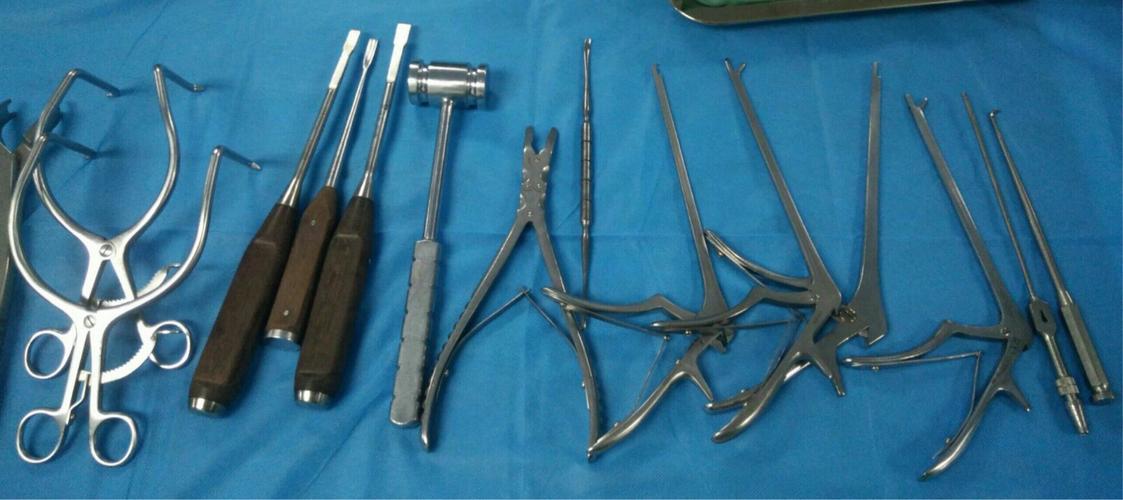 手术室集体学习腰间盘突出的手术配合