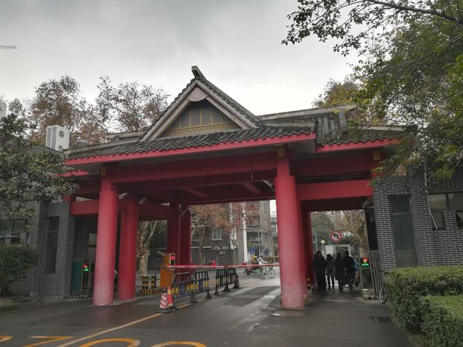 久戈也 馆藏分类  懋德堂现紧邻华西校东区北门,但我查看了老地图