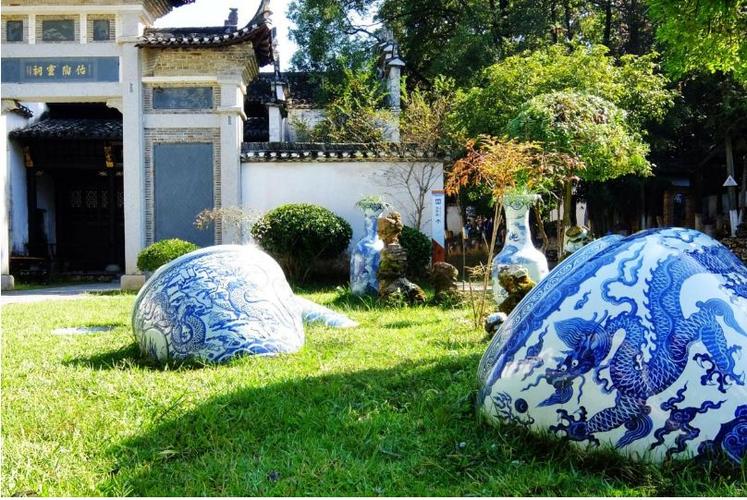 景德镇古窑民俗博览区主要景点有五代,宋,元,明,清各朝代古窑展示区