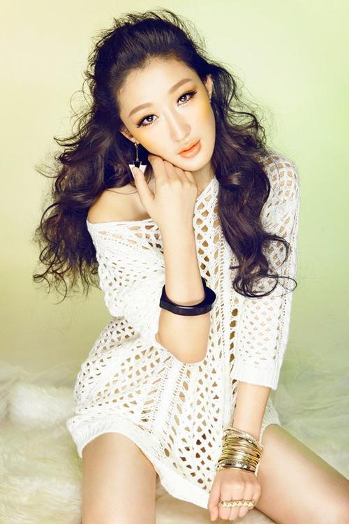 李依馨韵味暖冬写真