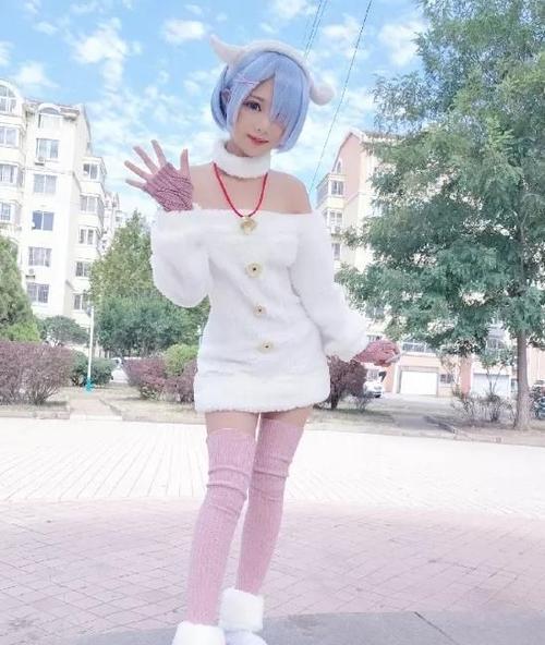 小姐姐cos蕾姆,看到身后的小尾巴,果然是腿精蕾姆