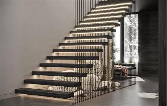 楼梯的设计去掉了厚重感,简单的线条与灯带,赋予空间一种优雅而灵动的