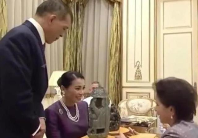 苏提达王后笑靥如花扳倒贵妃惊艳亮相与泰王深情对视秀恩爱