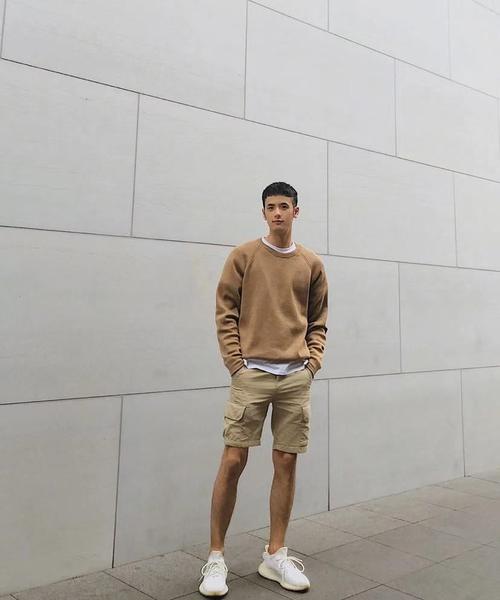 今年最土穿搭 "长袖短裤椰子鞋"