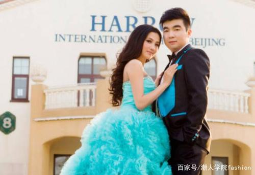 旧情难忘?梁超前妻单身却仍将两人婚纱照做背景,凌晨发文疑回争议