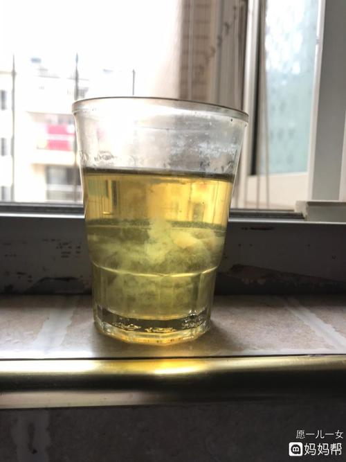 酒精测男女图一先倒入尿图二先倒酒精