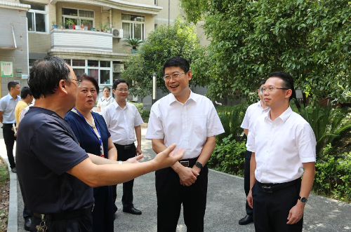 市委副书记代市长67刘烁在安源区调研
