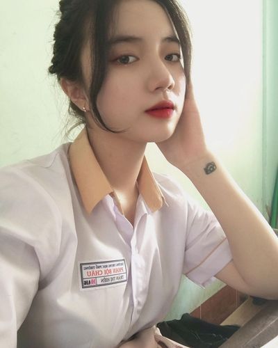 「现在高中生发育真好」,「穿上制服是超级隐乳」,「越南妹子真优质」