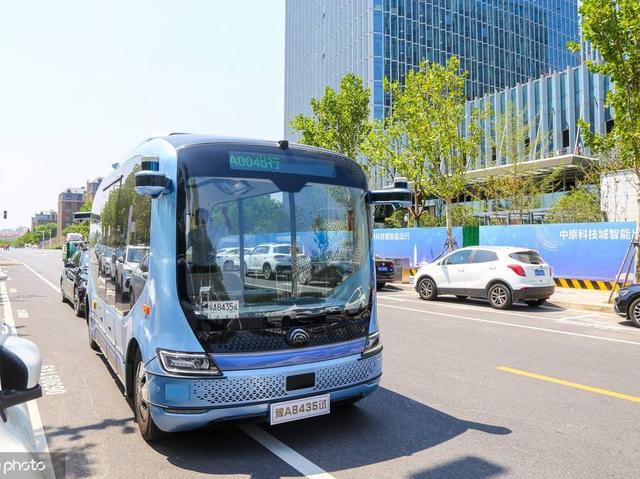 郑州推出自动驾驶网约服务 无人驾驶微公交车上线