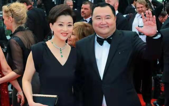 吴征用400万的游艇向杨澜大胆表白杨澜转身就和丈夫离婚