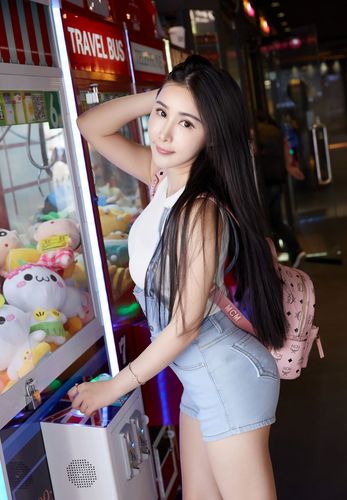 清纯嫩模萱萱cecilia性感街拍写真