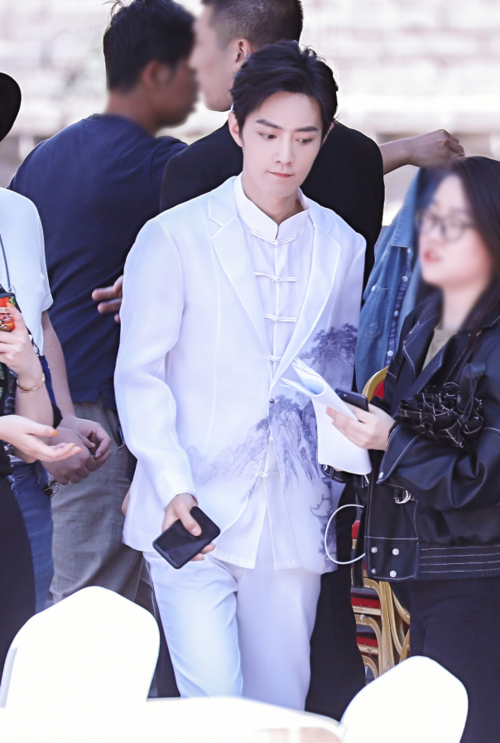 肖战我不适合唐装造型师绝对适合结果简直就是心脏暴击