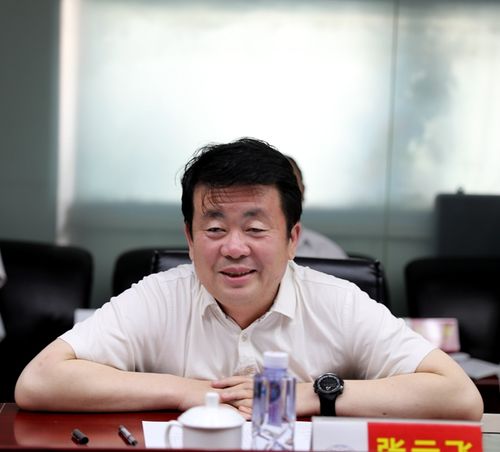 张云飞汇报企业党建工作