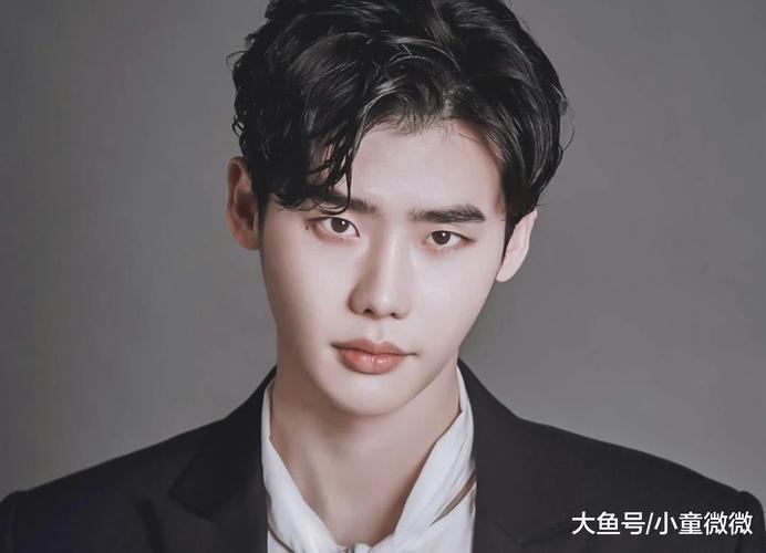 为什么感觉韩国男星一胖就看不到眼睛了,难道是因为眼睛是单眼皮