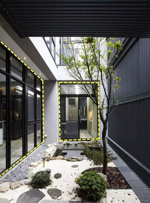 我家天井如同巨型"散热器",他家遮阳避暑当花园,差距在4点上