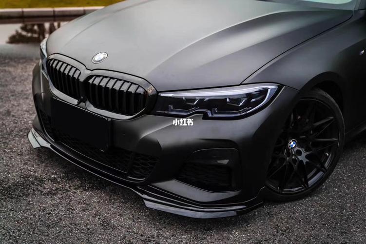 一般来说黑武士在性能车中比较多,主要通过车身贴膜或者全车喷漆来