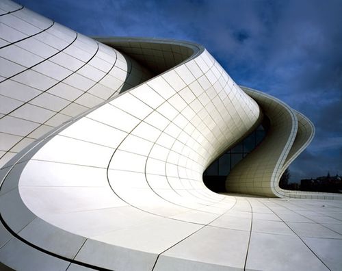 流动弧线的深意,扎哈·哈迪德的新作 heydar aliyev center