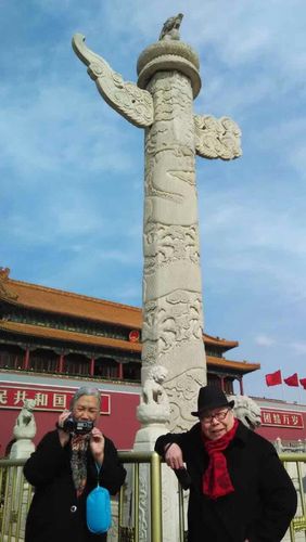 天安门前,其汉白玉的柱子称华表,不单纯是装饰品,而是提醒古代帝王