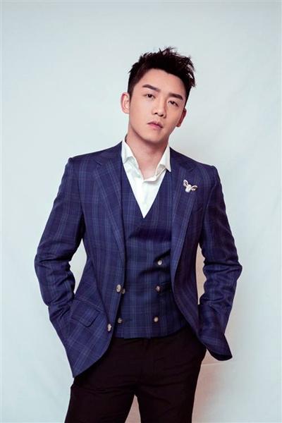 近日演员郑恺的一条微博,再次引发了网友对于屏摄问题的热烈探讨.