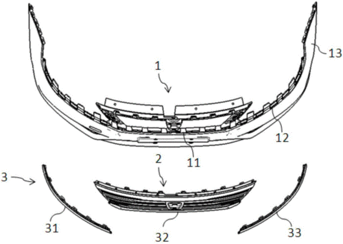 一种贯通式饰条保险杠总成的制作方法