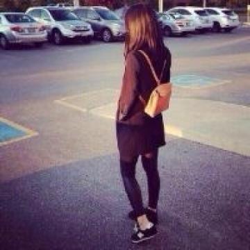 头像女生背影或者侧面霸气时尚 对不起我不是你的风景