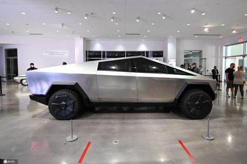 特斯拉首款皮卡车亮相洛杉矶博物馆预计2021年投入生产