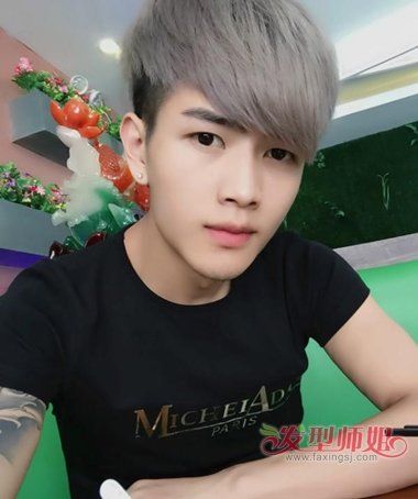 男生用刀刮的线发型 2017网络红人男生发型