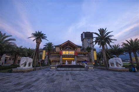 有的用养生温泉吸引游客,下面我们就来看看峨眉山温泉酒店大全能给