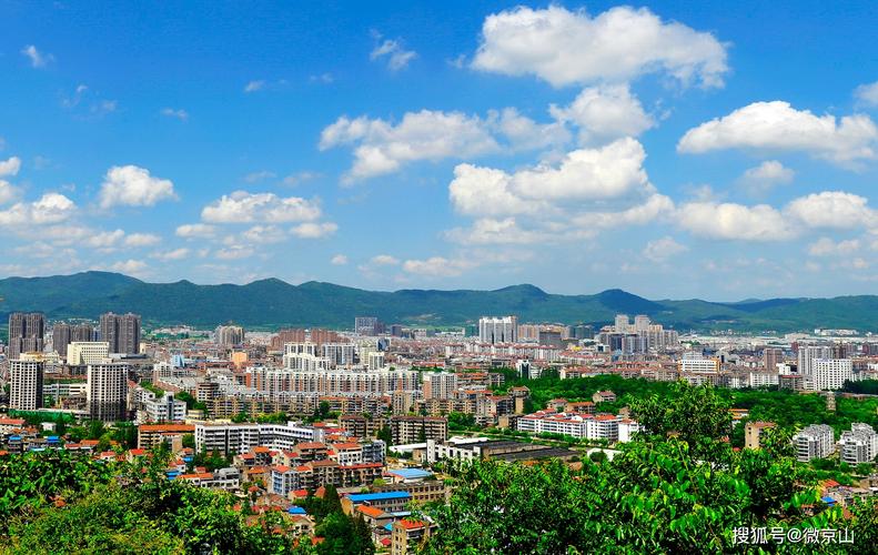 京山撤县建市已两年,这两年发展相当的快啊_牌匾