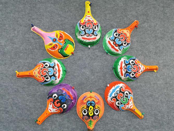 手绘马勺脸谱亮相三四班