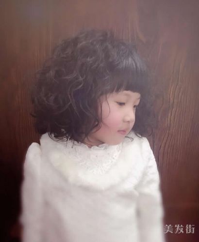 小女孩短发烫发图片 小女孩烫发发型图片