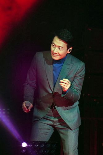 53岁黎明25年首次台北举行演唱会 舞台热舞尽显天王本色