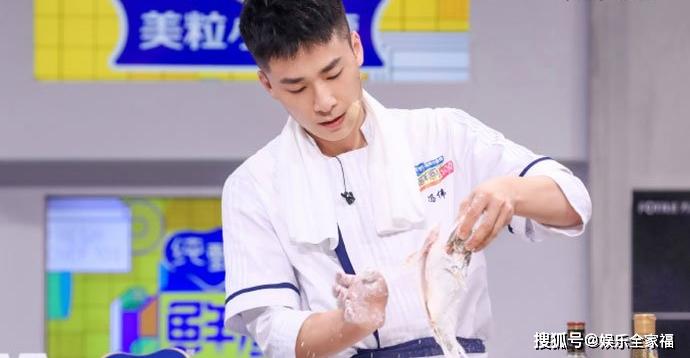 鲜厨冯伟个人资料 长相帅气特种兵出身家庭背景如何