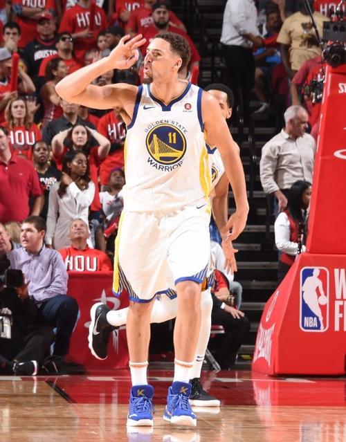 绿叶汤末节轰11分救勇士汤普森中6三分送飞吻