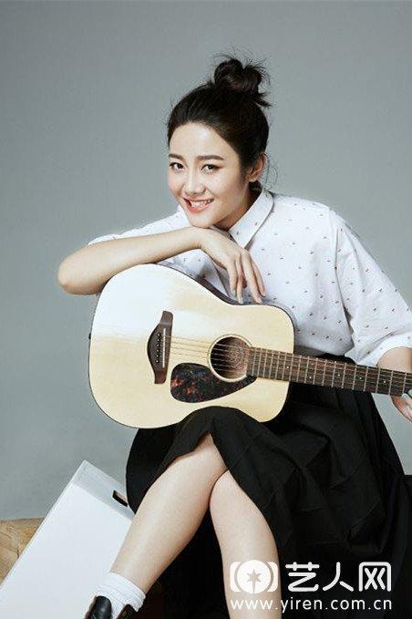 许明明,出生于河南平顶山,中国内地女歌手.