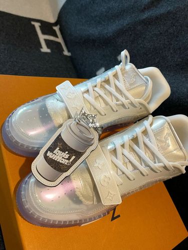 lv 秀款透明trainer_路易威登怎么样_穿搭_鞋子_魔术