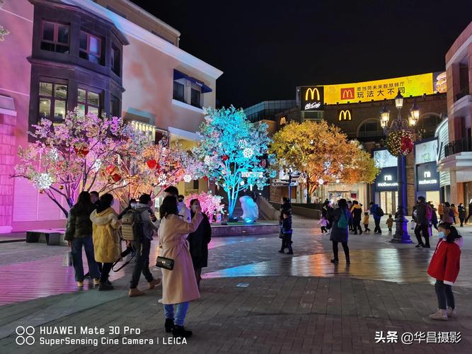 solana蓝色港湾位于北京市朝阳区朝阳公园西北湖岸,其错落有致的欧式
