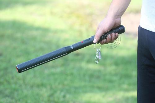 丽水防身电击手电筒公司,强光电击棍多少伏